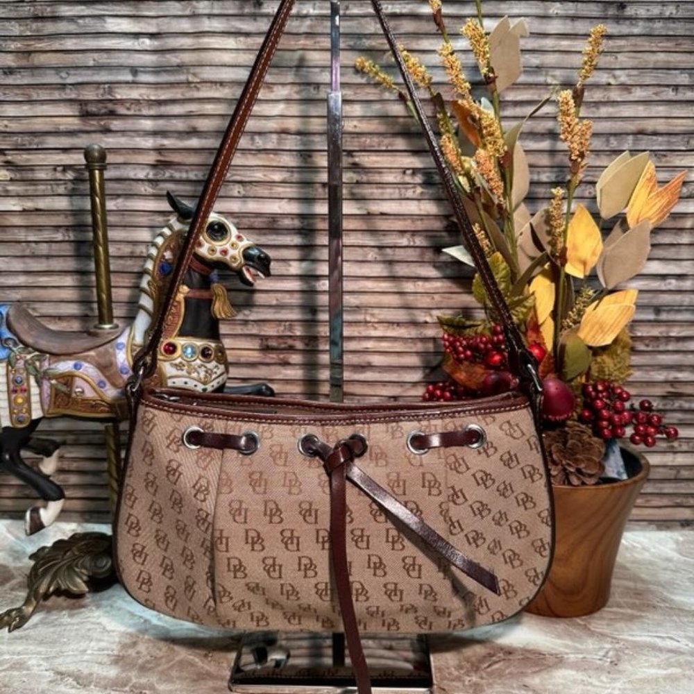 EUC Dooney & Bourke Shoulder Bag